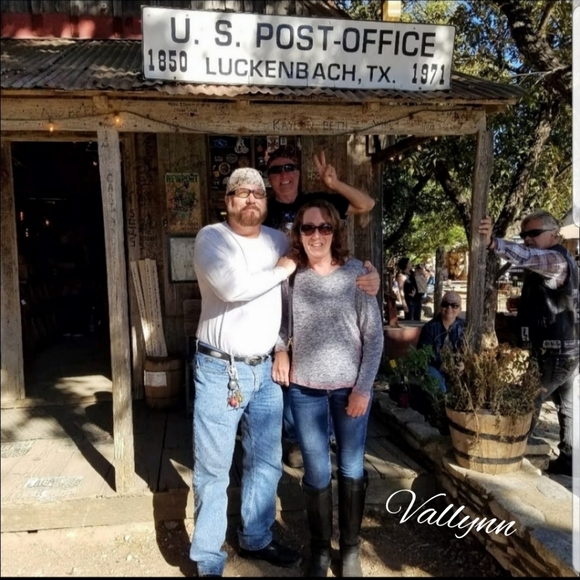 Meet your Posher, ValLynn - Picture 2 of 3